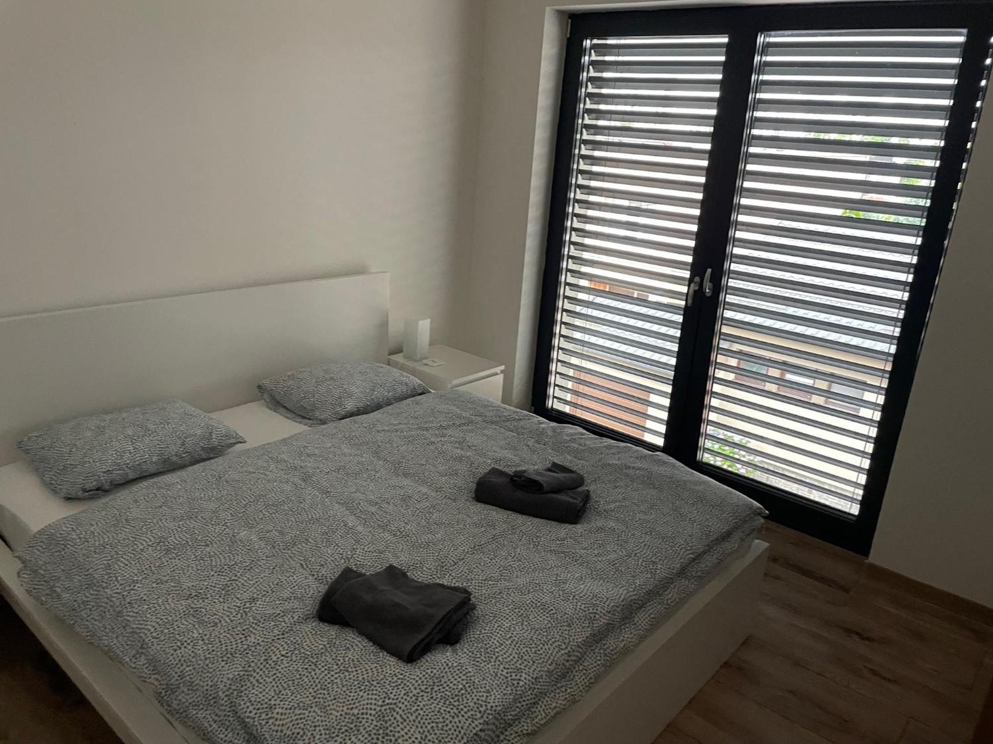 City Apartment - Michalovce Buitenkant foto